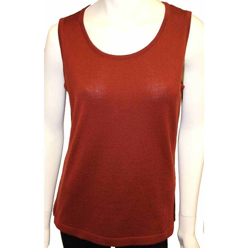 NEW ANGEL bra-friendly knit tank top in rust
